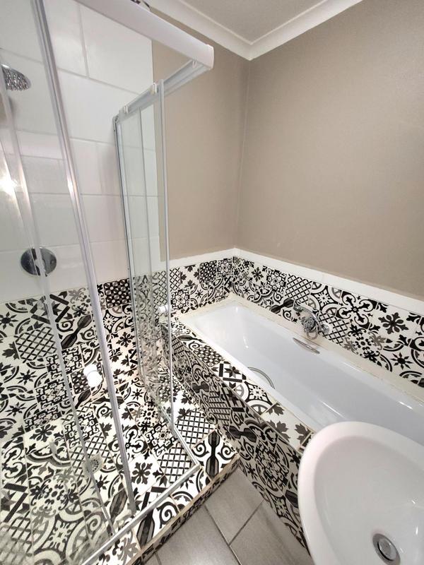 6 Bedroom Property for Sale in Stellenberg Western Cape